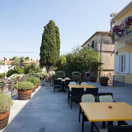 Frajona - 50m From The *